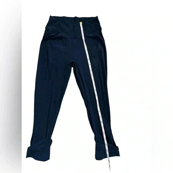 Gymshark Women's Solid Black Training Cropped Leggings Size Small With Ankle Cut - Picture 9 of 12